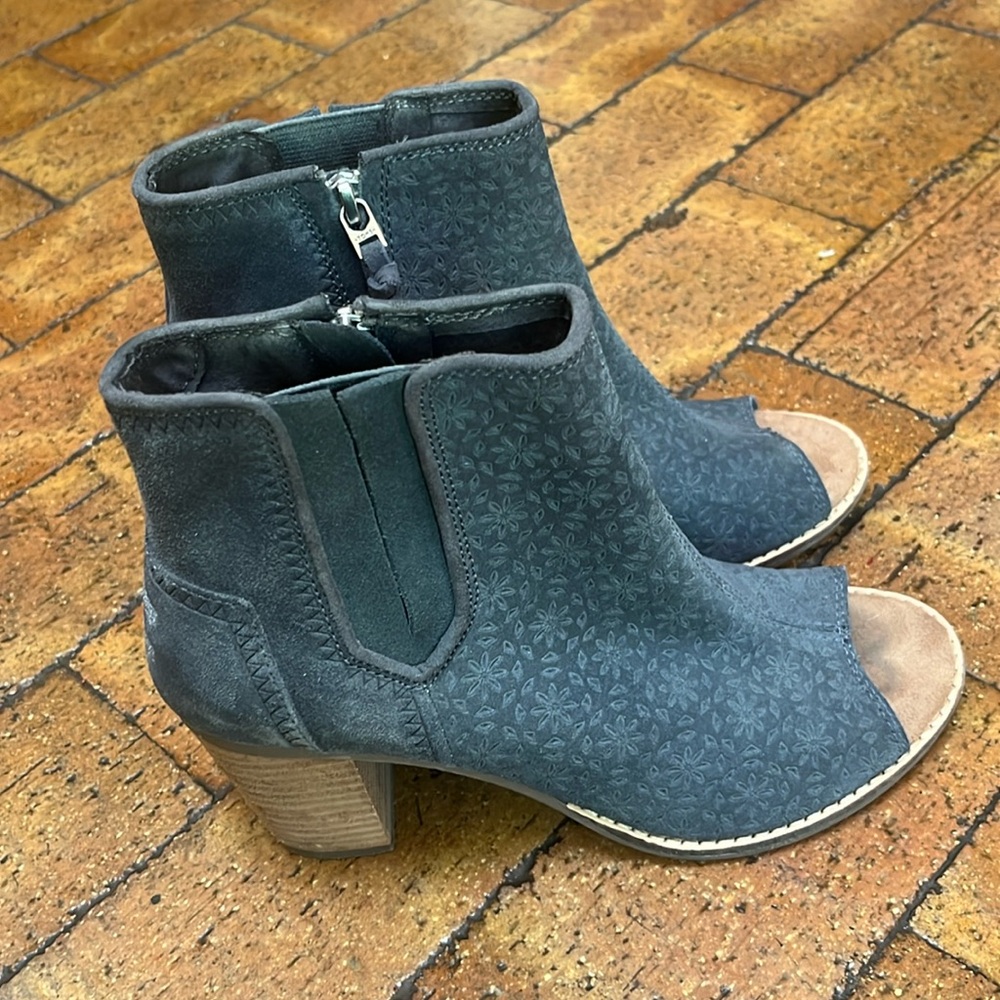 TOMS Peep Toe Sandal